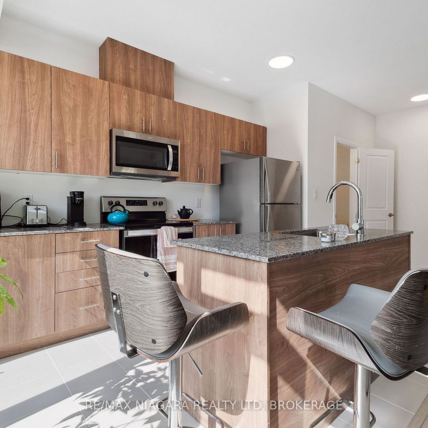 For Lease - 2 Sidney Rose Common, St. Catharines, Ontario - Photo 1