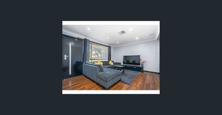 Discover Your Dream Home at 47 Tumbarumba Crescent! - Photo 3