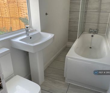 3 bedroom end of terrace house to rent - Photo 4