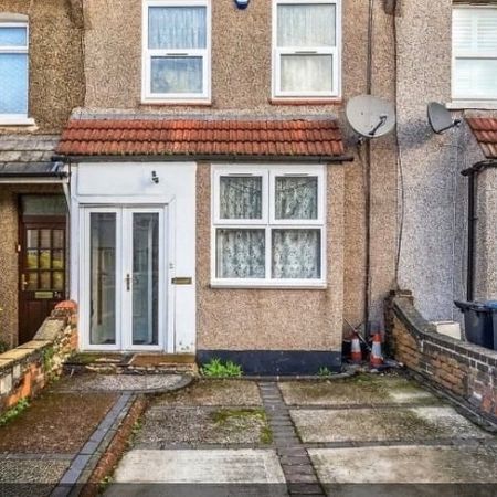 3 Bed Terraced House, Crunden Road, CR2 - Photo 4