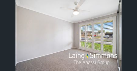 Suburban Dream in the Heart of Cambridge Gardens! - Photo 5