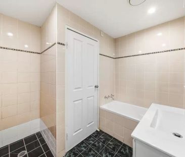 Spacious two-bedroom apartment in the heart of Dulwich Hill - Photo 5