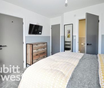 1 bedroom in a house share to rent - Photo 2