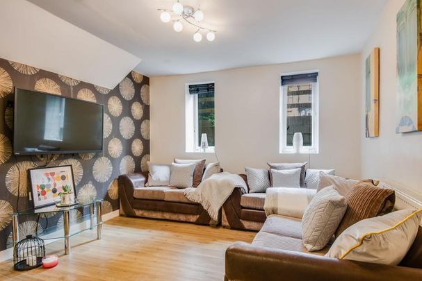 5 bedroom flat to rent - Photo 1