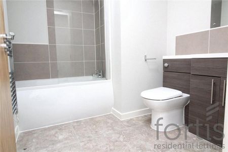 3 bedroom apartment to rent - Photo 4