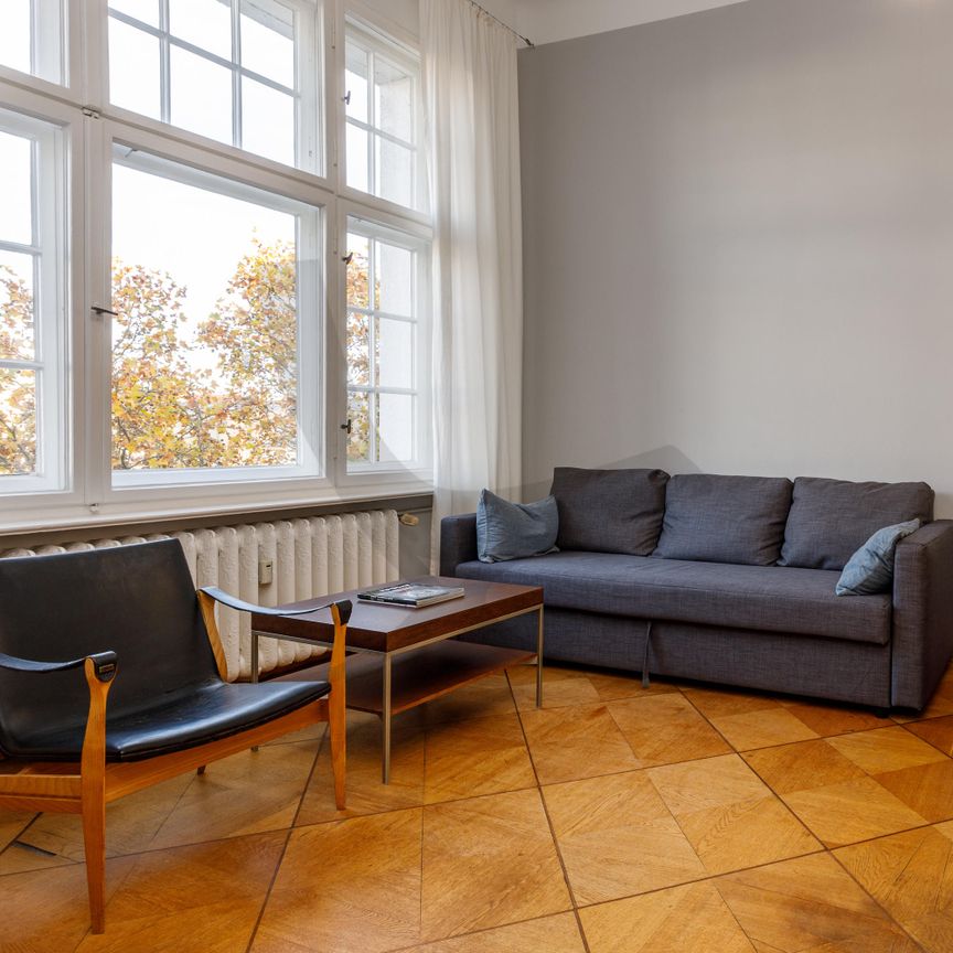 Single Living - Photo 1