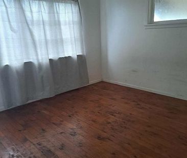 2 bedroom central with added storage rooms! - Photo 4