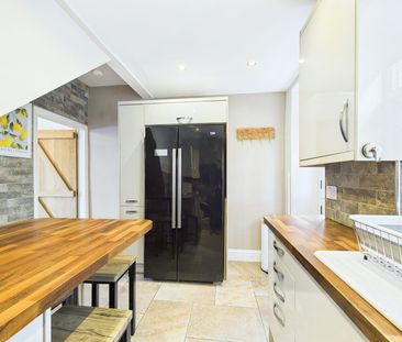 Terraced House to rent on - Photo 1