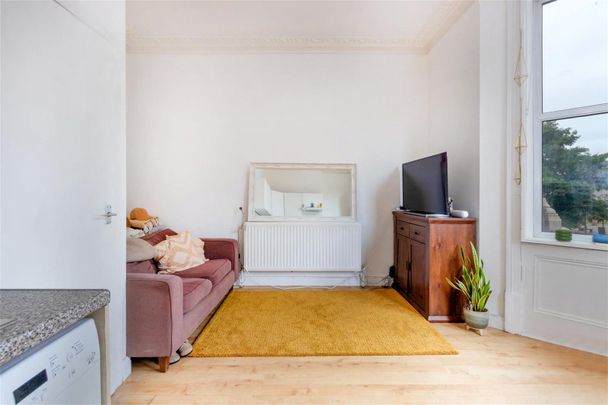 Streatham High Road, Streatham Station, SW16, London - Photo 1