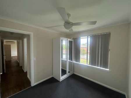 Fully Renovated 3-Bedroom Home - South Bathurst - Photo 4