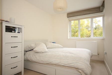 Vale Farm Road, Woking - Photo 3