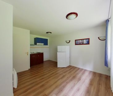 Location Appartement 2 pièces 33m² LA ROCHE POSAY 86270 - Photo 2