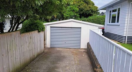 Charming 3BR Home in Spotswood! - Photo 4