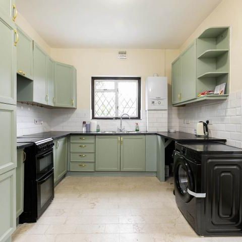 Refurbished 5 bedroom property with stunning rear garden - Photo 1