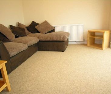 Bedroom Detached House In Winton, BH9 - Photo 2