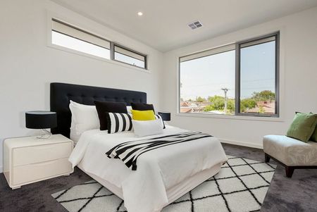 HIGH-CALIBER BAYSIDE LUXURY LIVING! - Photo 4