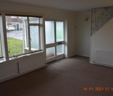 3 bedroom semi-detached house to rent - Photo 5