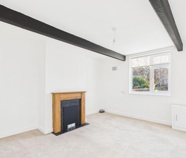 2 bedroom mews to rent - Photo 2