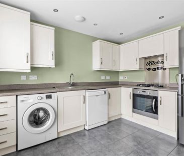 3 bedroom semi-detached house to rent - Photo 5