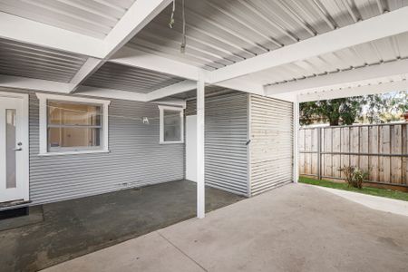 Freshly Renovated Three Bedroom Family Home!! - Photo 5