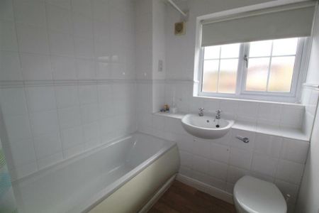 3 bedroom terraced house to rent - Photo 4