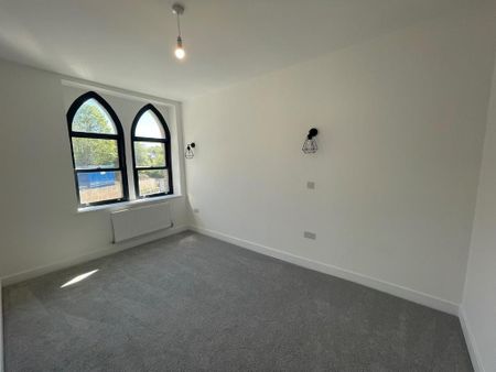2 bedroom mews to rent - Photo 3