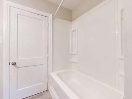 For Lease - 67 Aikman Avenue Unit# 2, Hamilton, Ontario - Photo 3