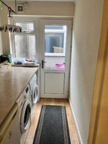 4 bedroom terraced house to rent - Photo 3