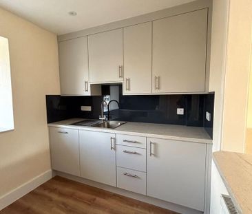 2 bedroom end of terrace house to rent - Photo 5