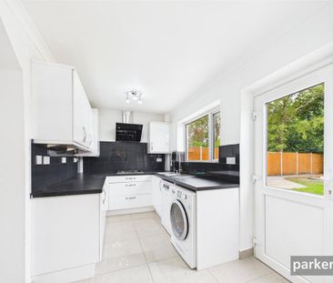 3 bedroom detached house to rent - Photo 3