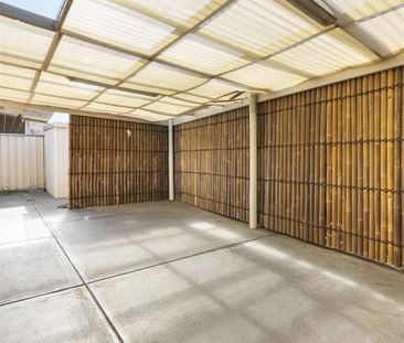 Comfort, Space & Convenience in the Heart of Sydenham - Photo 2