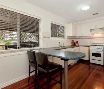 12 Olivella Street, Mansfield. - Photo 5