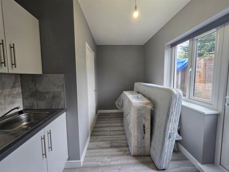 Rowan Road, West Drayton UB7, London - Photo 4