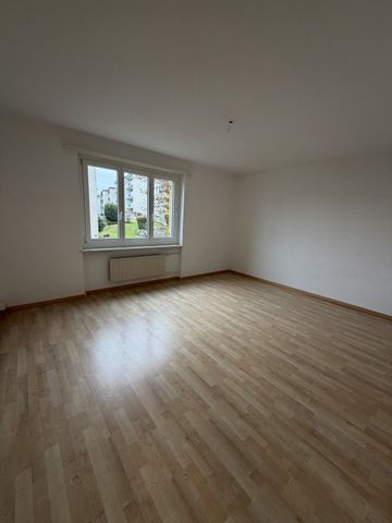 Rent a 4 rooms apartment in Bülach - Foto 3