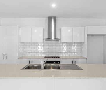 NEAR NEW - THREE BEDROOM, TWO BATHROOM! - Photo 6