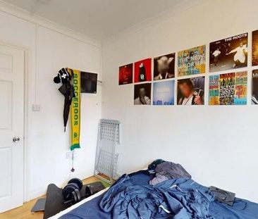 1 bedroom in a flat share to rent - Photo 2