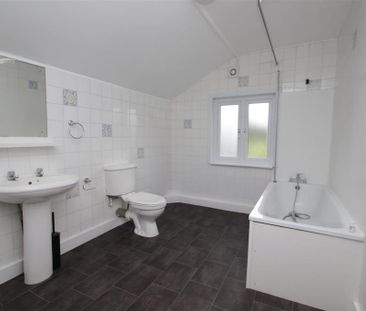 2 bedroom end of terrace house to rent - Photo 6