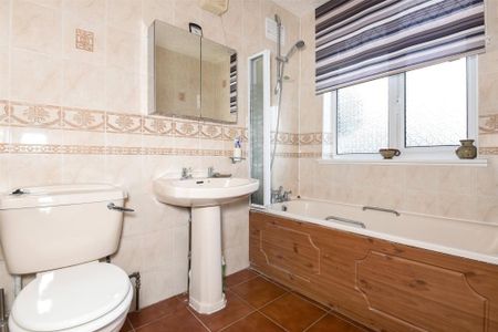 3 bedroom semi-detached house to rent - Photo 5