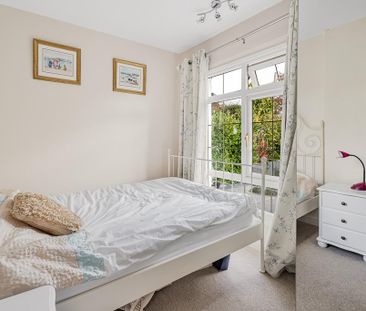 3 bedroom semi-detached house to rent - Photo 6