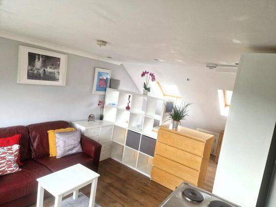 Studio to rent - Photo 1