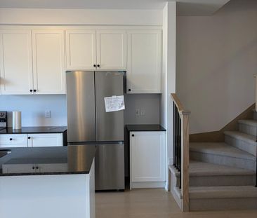 For Lease - 441 jack wilford Way, Woodstock, Ontario - Photo 3