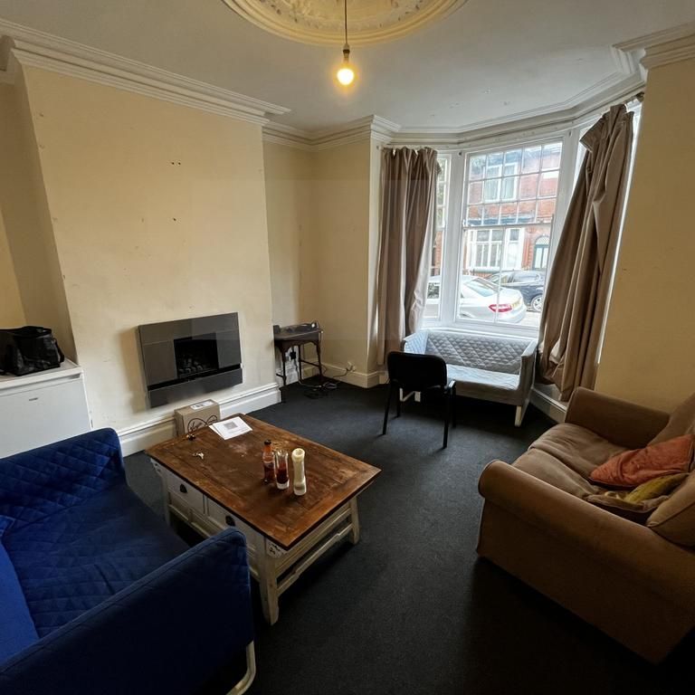 4 bedroom terraced house to rent - Photo 1