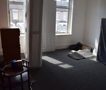 3 Bed Terraced House, Stanley Road, IG1 - Photo 4