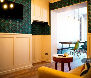 1 bedroom in a house share to rent - Photo 2