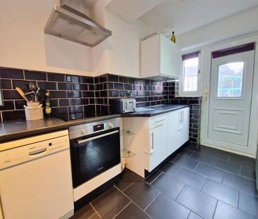 2 Bedroom End Terrace To Let - Photo 6