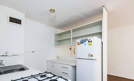 Tranquil Poolside Retreat - Photo 2