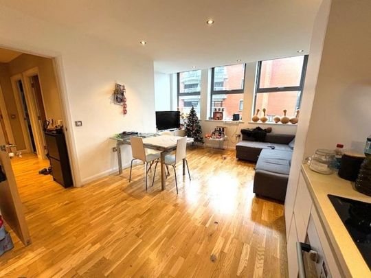 2 bedroom flat to rent - Photo 1