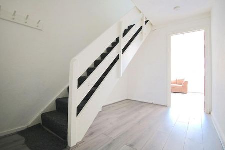 4 bedroom flat to rent - Photo 5