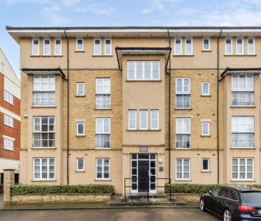 2 bedroom flat in Chiswick - Photo 1