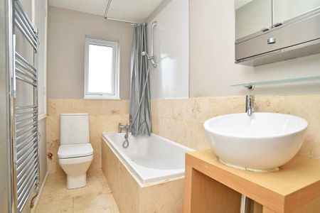 2 bedroom semi-detached house to rent - Photo 4